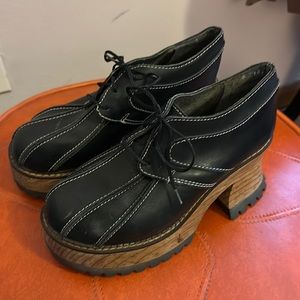 London Underground Vintage 90's Lace-Up Platform shoes size 8
